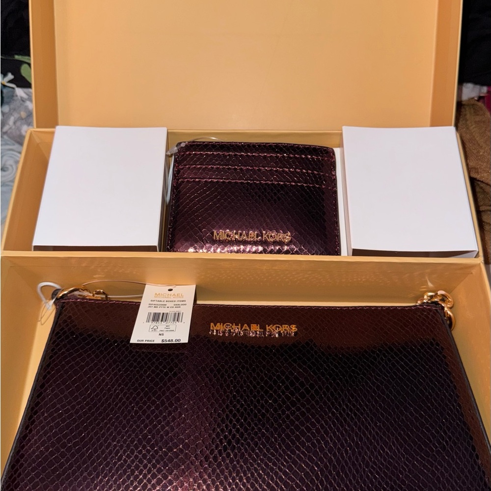 Michael Kors burgundy colored small handbag - new in Gift Box - Picture 5 of 7